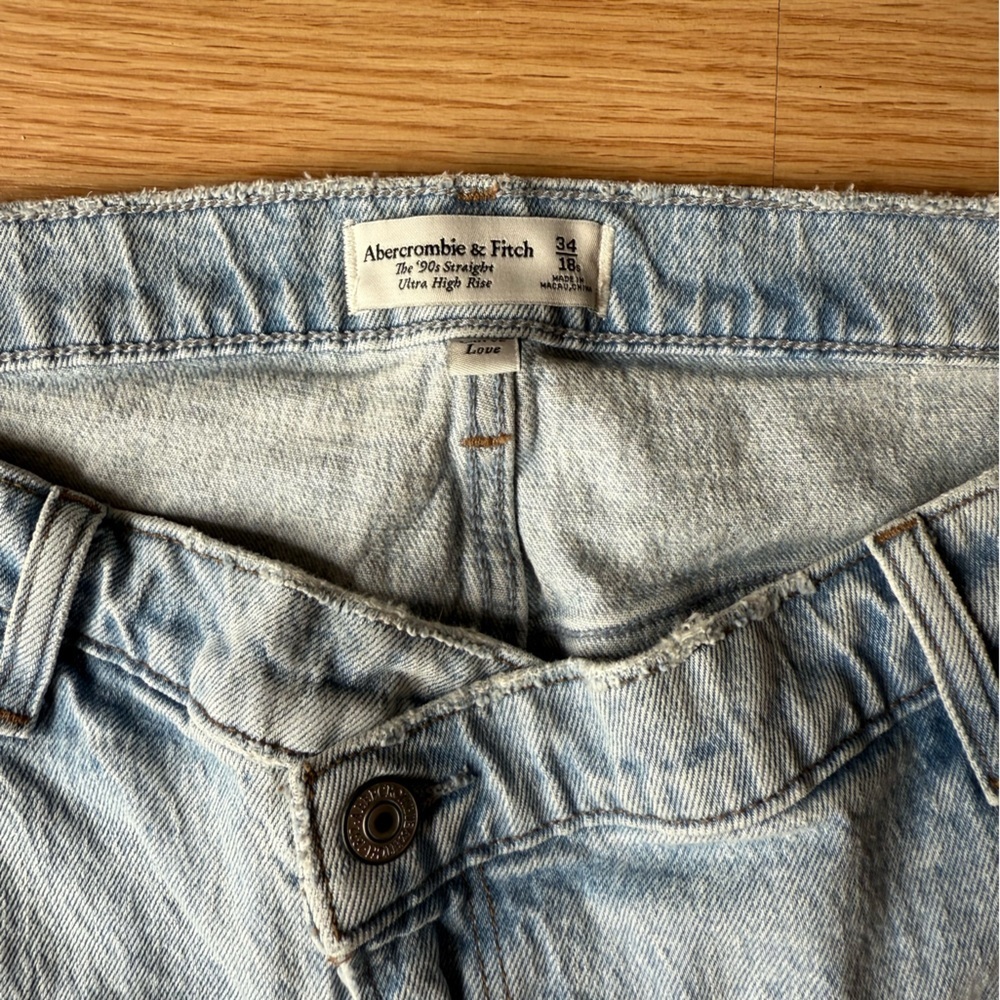Abercrombie and Fitch Ultra High Rise 90s Straight Jean Size 34 / 18 short - Picture 8 of 9